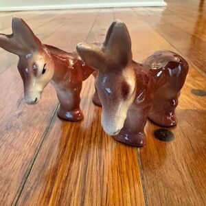 Donkey salt and pepper shakers